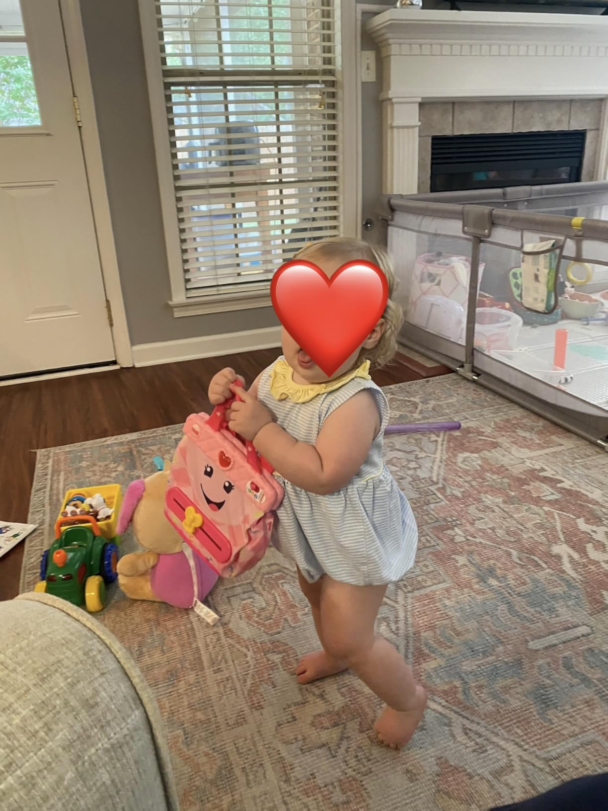 Fisher-Price Baby & Toddler Toy Laugh & Learn My Smart Purse with Lights, Learning Songs & 5 Accessories for Infants Ages 6+ Months (Amazon Exclusive) customer photo 1