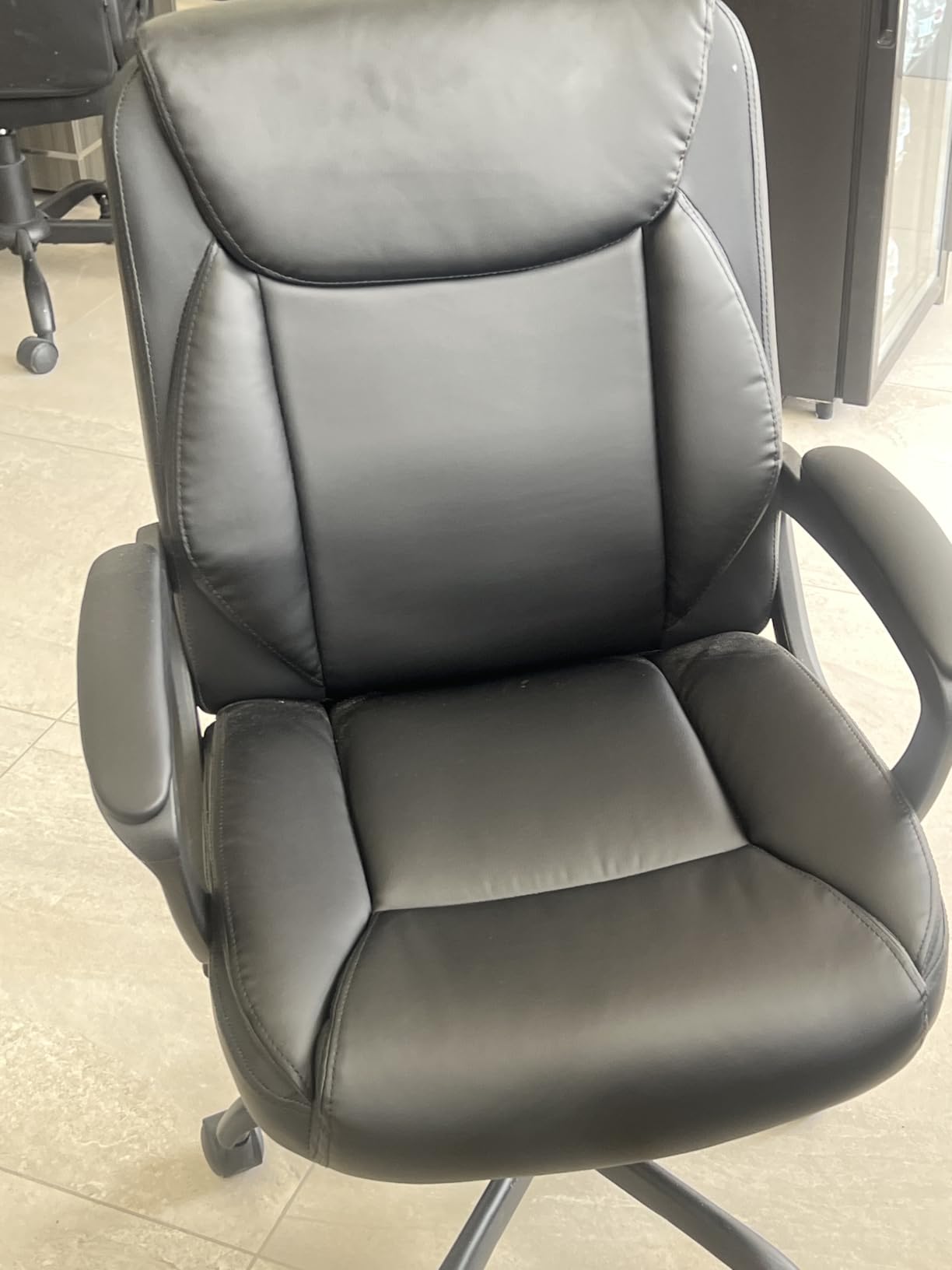 Amazon Basics Classic Puresoft PU Padded Mid-Back Office Desk Chair with Armrest Easy Assembly Sturdy Metal Base Wheels 275lb Support Black customer photo 1