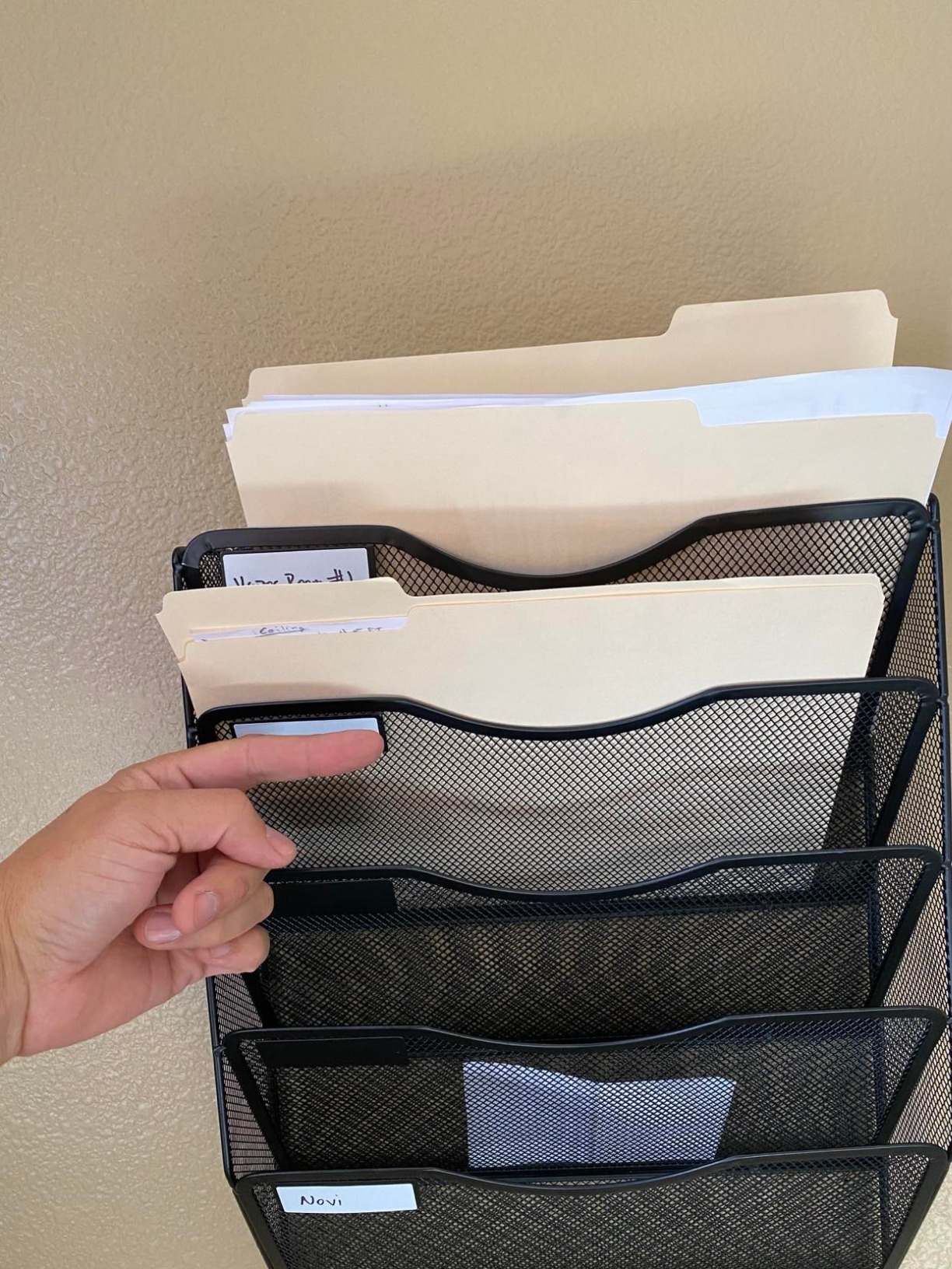 EasyPAG 5 Pocket Mesh Wall File Organizer with Key Hooks, Hanging Paper Folder Holder with Classify Label, Vertical Wall Mount Mail Organizer for Office Home Classroom, Black customer photo 1