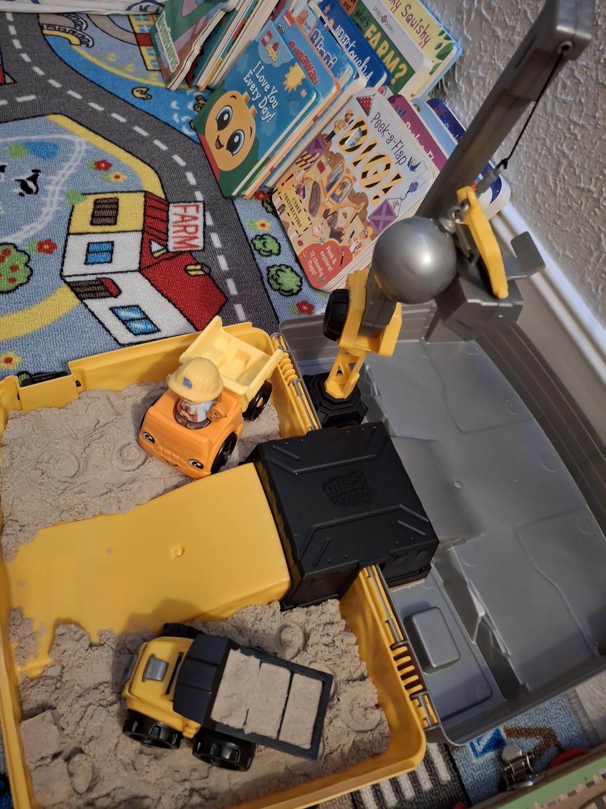 Construction Site Folding Sandbox with 2lbs Play Sand & Toy Truck, Sensory Toys for Kids Ages 3 and up customer photo 2