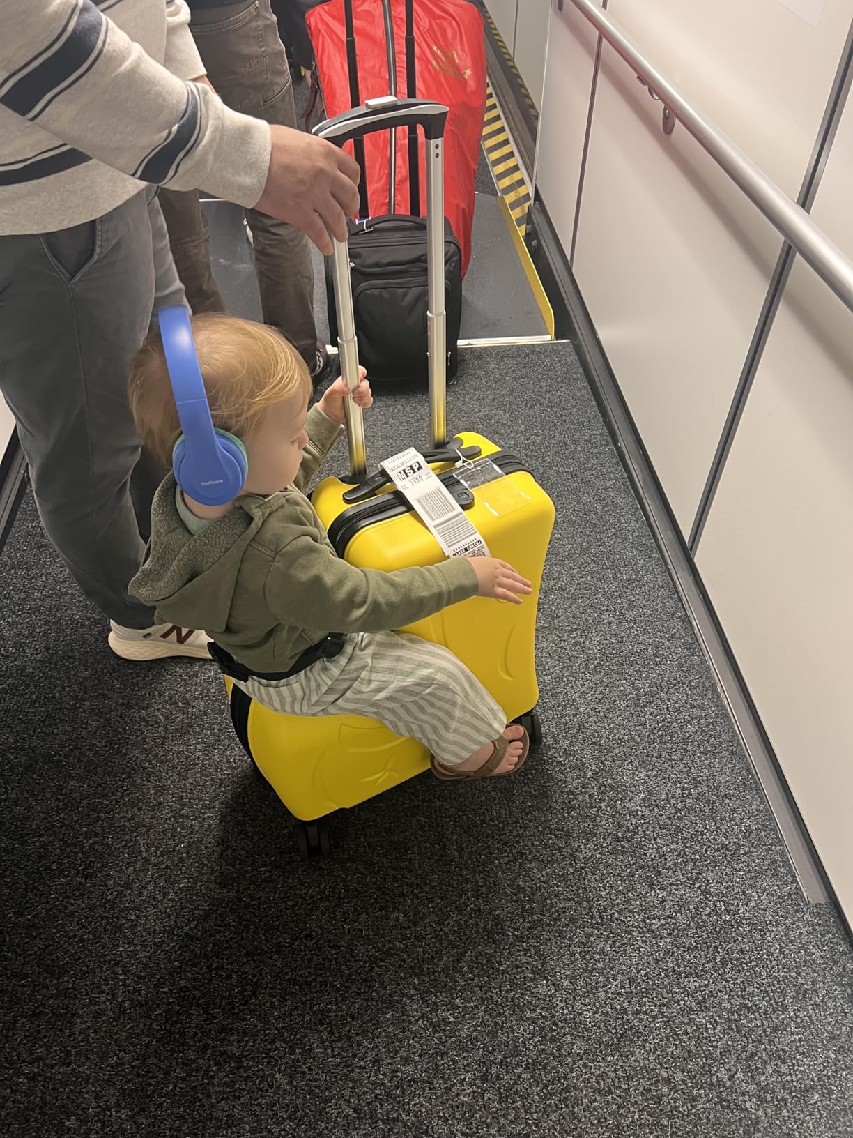 Kids Ride On Suitcase with Wheels, Scooter Luggage for Toddlers Travel, Durable Children's Suitcase for Boys & Girls Ages 2-13 Years customer photo 1