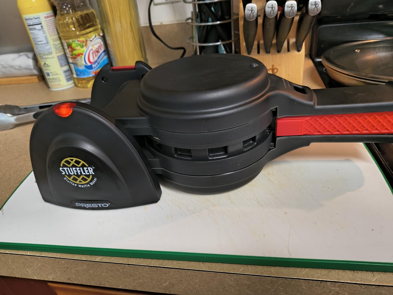 Presto 03512 Stuffler Stuffed Waffle Maker, Belgian, Large, Black customer photo 1