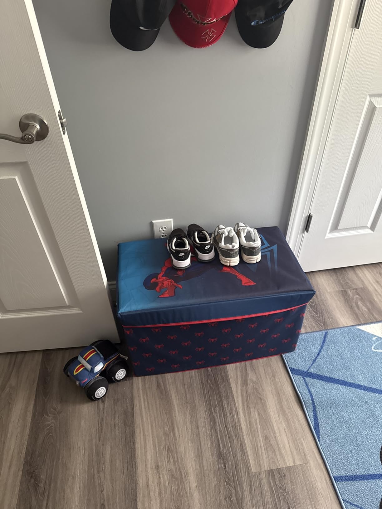 Marvel Spiderman Collapsible Toy Storage Bench and Ottoman, 14.5