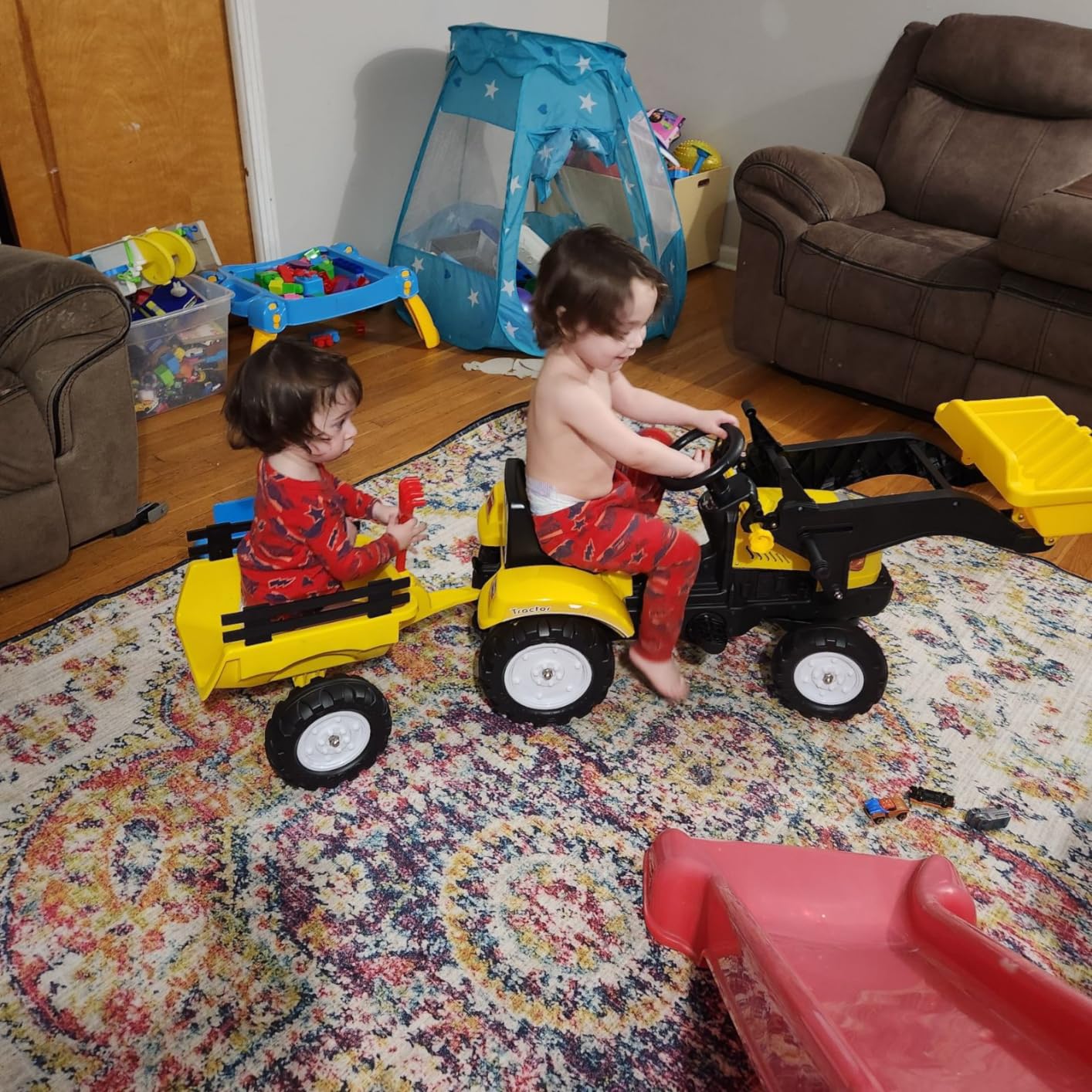 Aosom Kids Ride-On Excavator, Pedal Car Bulldozer, Move Forward/Back with Real Working Dirt Bucket, 6 Wheels, & Cargo Trailer customer photo 1