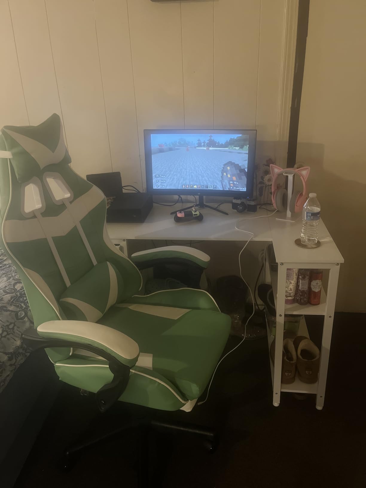 Soontrans Green Gaming Chair with Footrest, Racing Gaming Chair, Computer Gamer Chair, Ergonomic Game Chair with Adjustable Headrest and Lumbar Support (Jungle Green) customer photo 1