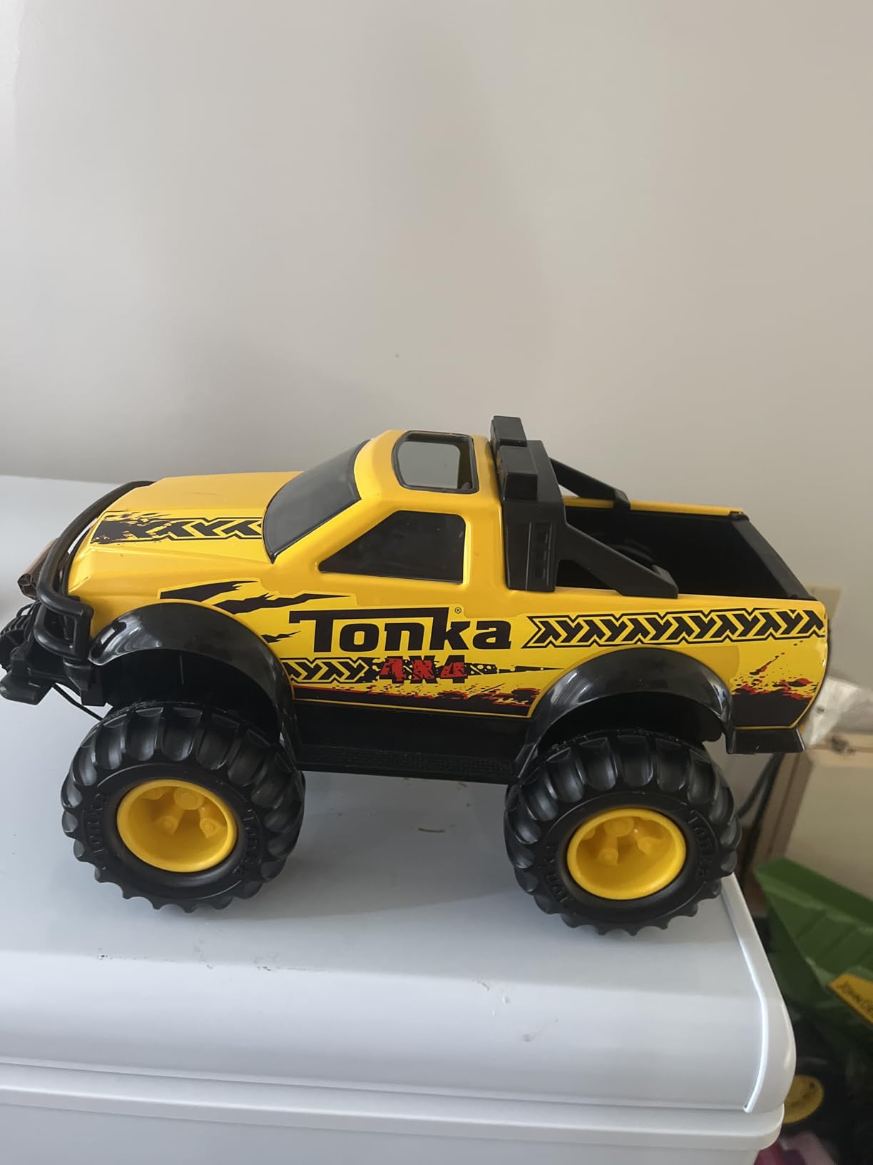Tonka Steel Classics 4x4 Pickup Truck - Made with Steel & Sturdy Plastic, Yellow Toy Construction Truck, Boys and Girls, Kids, Toddlers, Ages 3+ customer photo 1