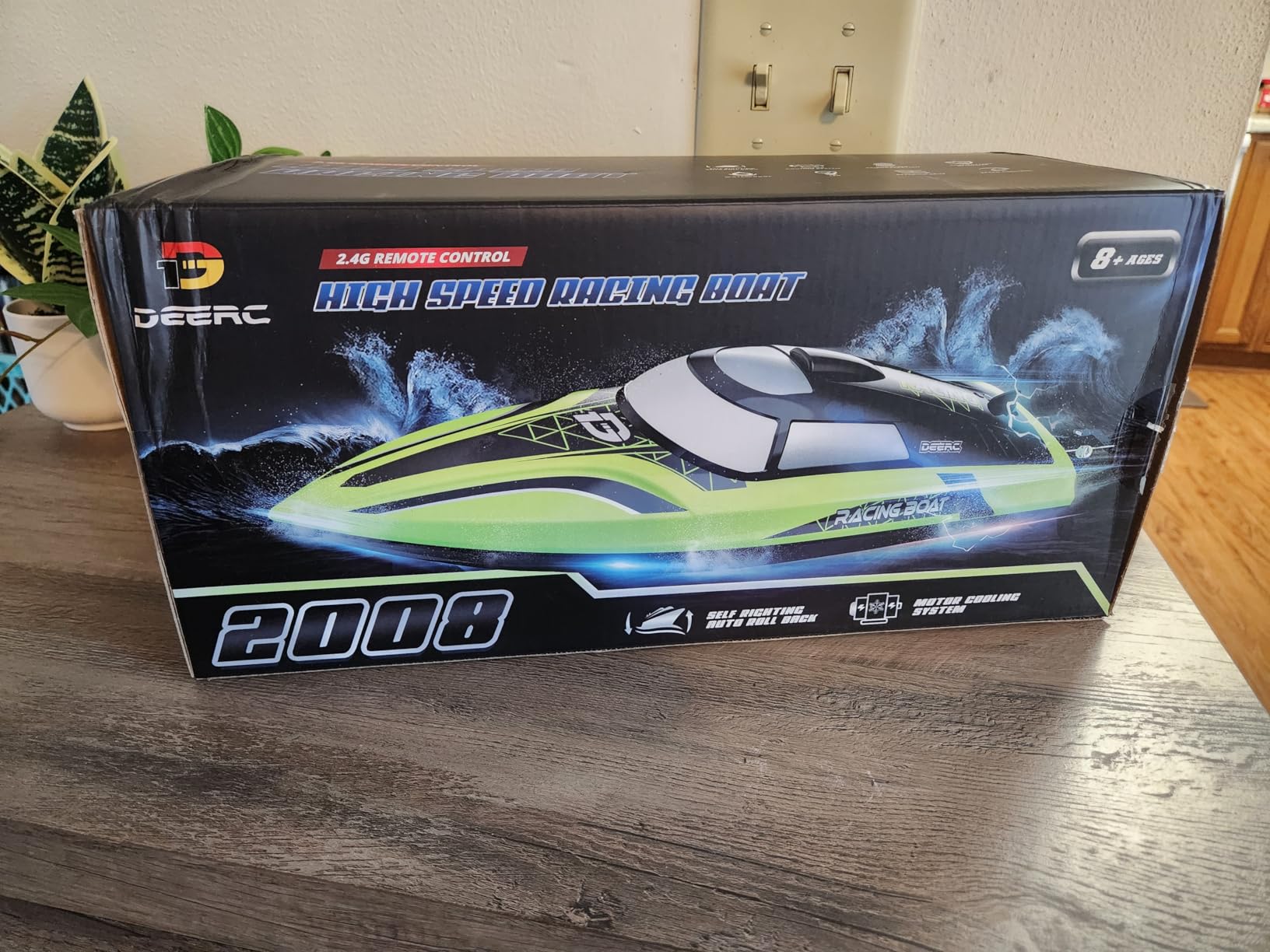 DEERC 14-Inch RC Boat, 20+ MPH High Speed Remote Control Boat for Pool & Lake, Auto Self-Righting, 2 Batteries, 493FT Control Range, LED Lights, 2.4GHz Full Proportional Control, Water Toy Gift customer photo 2
