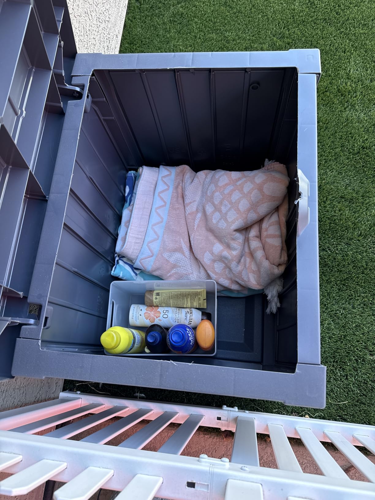 Suncast Small Deck Box Storage w/ Bench Seat for Indoor & Outdoor Use, 22 Gal. customer photo 1