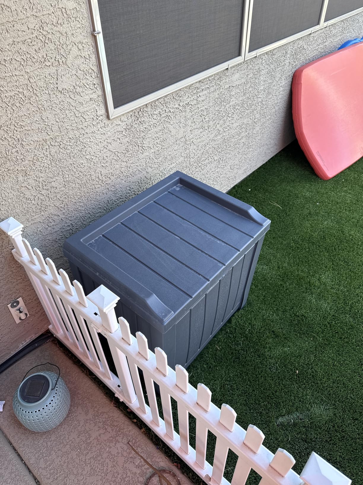 Suncast Small Deck Box Storage w/ Bench Seat for Indoor & Outdoor Use, 22 Gal. customer photo 2
