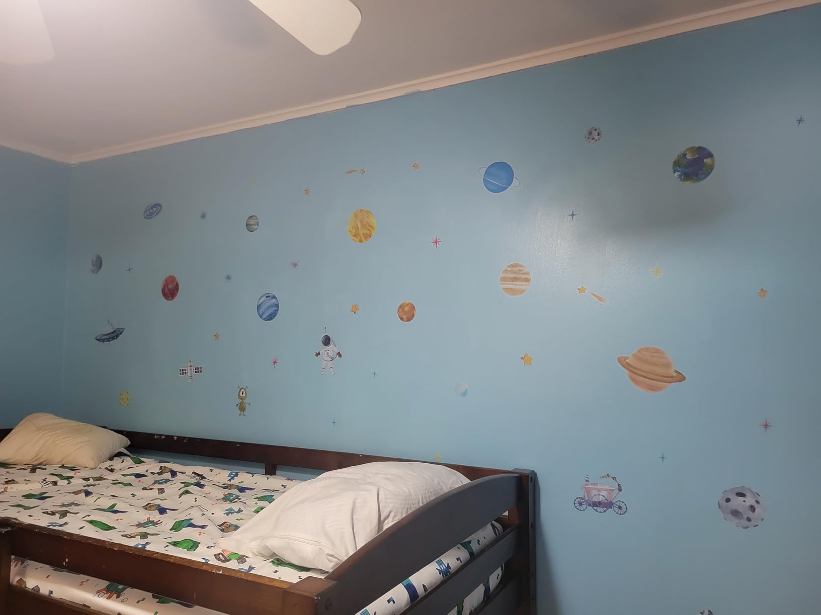 Zonon 6 Sheets Outer Space Astronaut Wall Stickers Space Planets Decal Solar System Decals Galaxy Astronaut Rocket Alien Wall Mural for Boys Kids Classroom Nursery Bedroom Home Decoration customer photo 2
