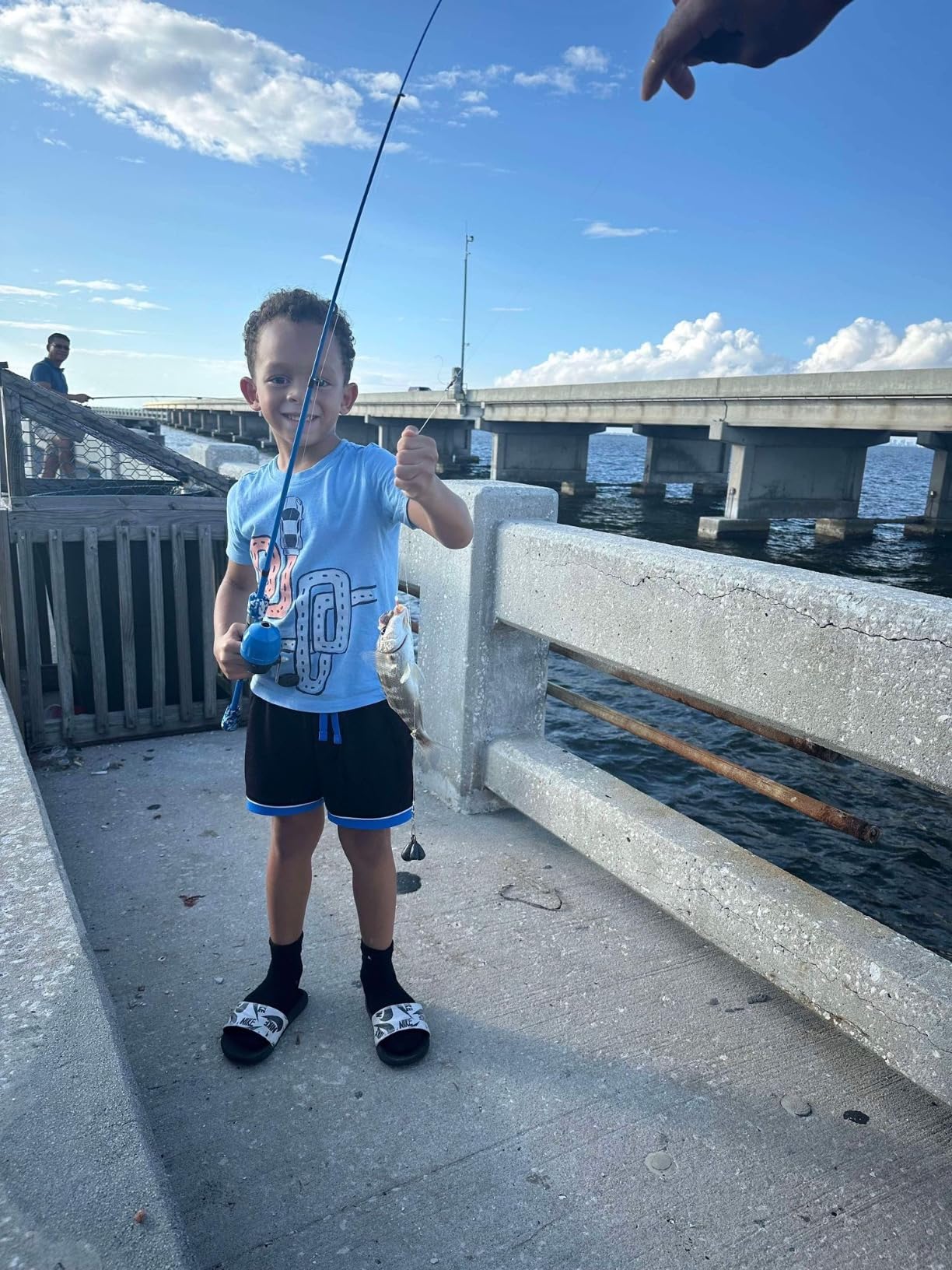 Milerong Kids Fishing Rod, Kids Fishing Pole Portable Telescopic Fishing Rod and Reel Combo Kit for Boys, Girls, Youth - with Spincast Fishing Reel, Fishing Tackles, Fishing Lures, Fishing Lines customer photo 1