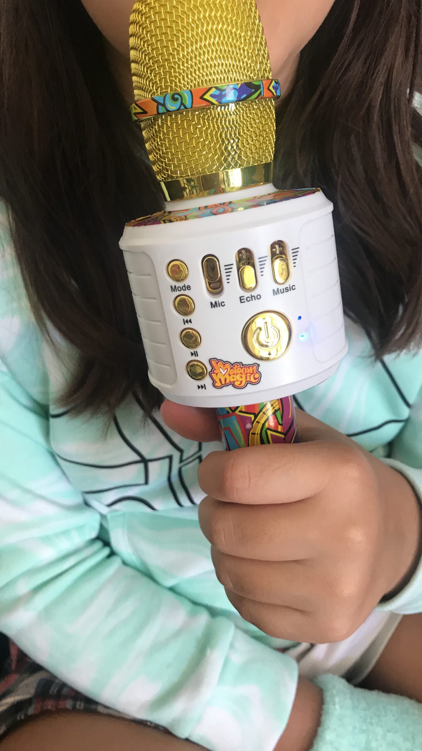 Move2Play Motown Magic, Bluetooth Karaoke Microphone | Includes 30 Famous Songs | Kids Karaoke Microphone | Birthday Gift for Boys and Girls Ages 3 4 5 6 7 8+ customer photo 1