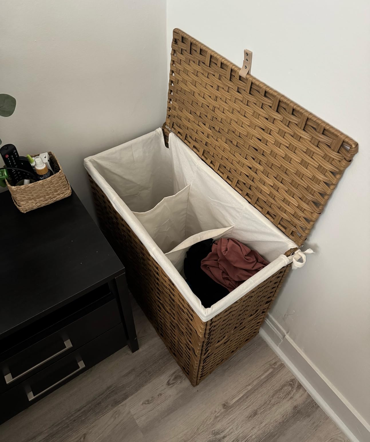 Greenstell Laundry Hamper with Lid, 125L Large Clothes Hamper with 3 Section & 2 Section Removable Liner Bags & 5 Mesh Laundry Bags, Handwoven Synthetic Rattan Divided Laundry Basket, Natural customer photo 2