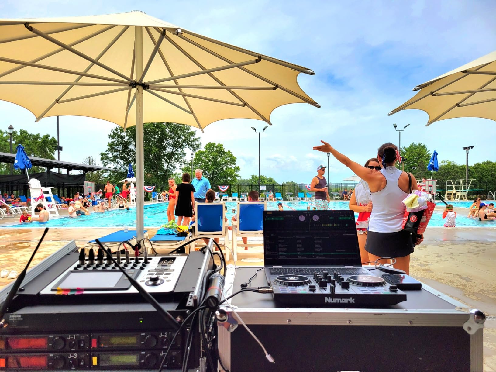 Numark Party Mix II DJ Controller with Lights, 2 Decks, Mixer, Audio Interface and Serato Lite customer photo 1