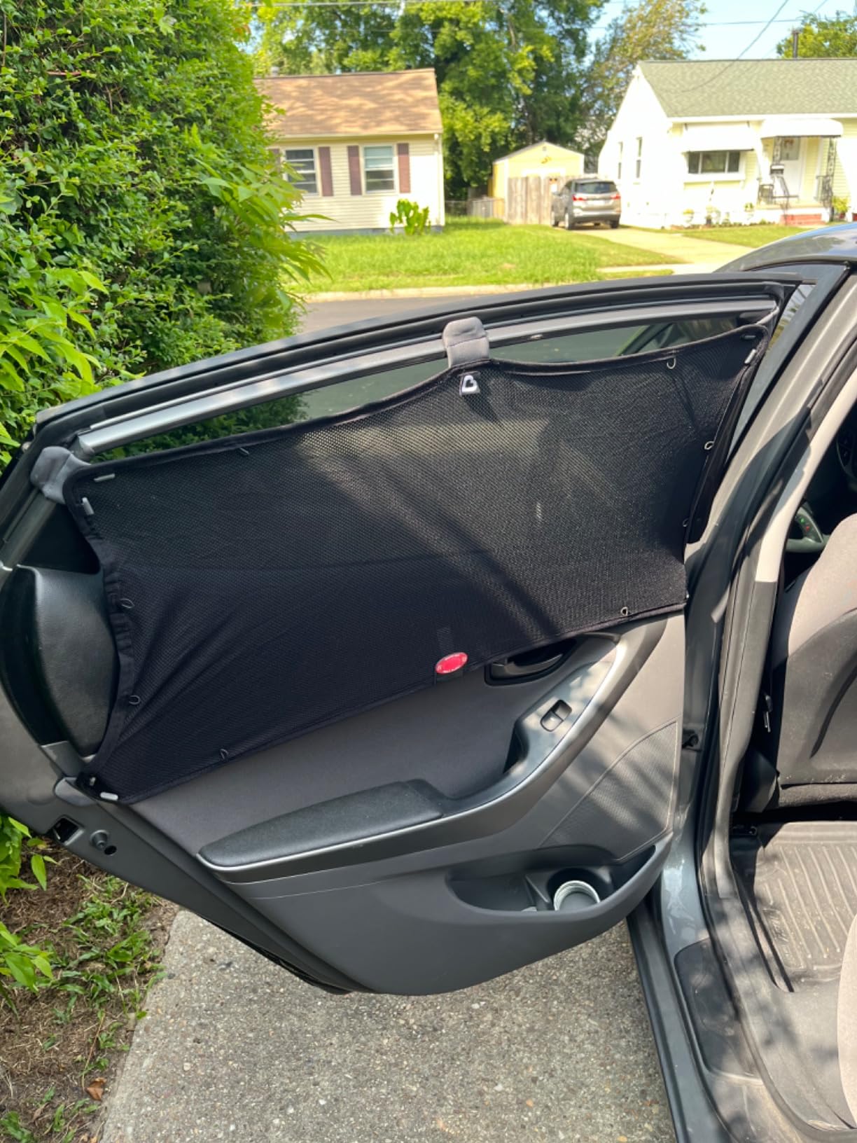 Munchkin Brica Magnetic Stretch to Fit Sun Shade, Black, 2 Pack customer photo 2