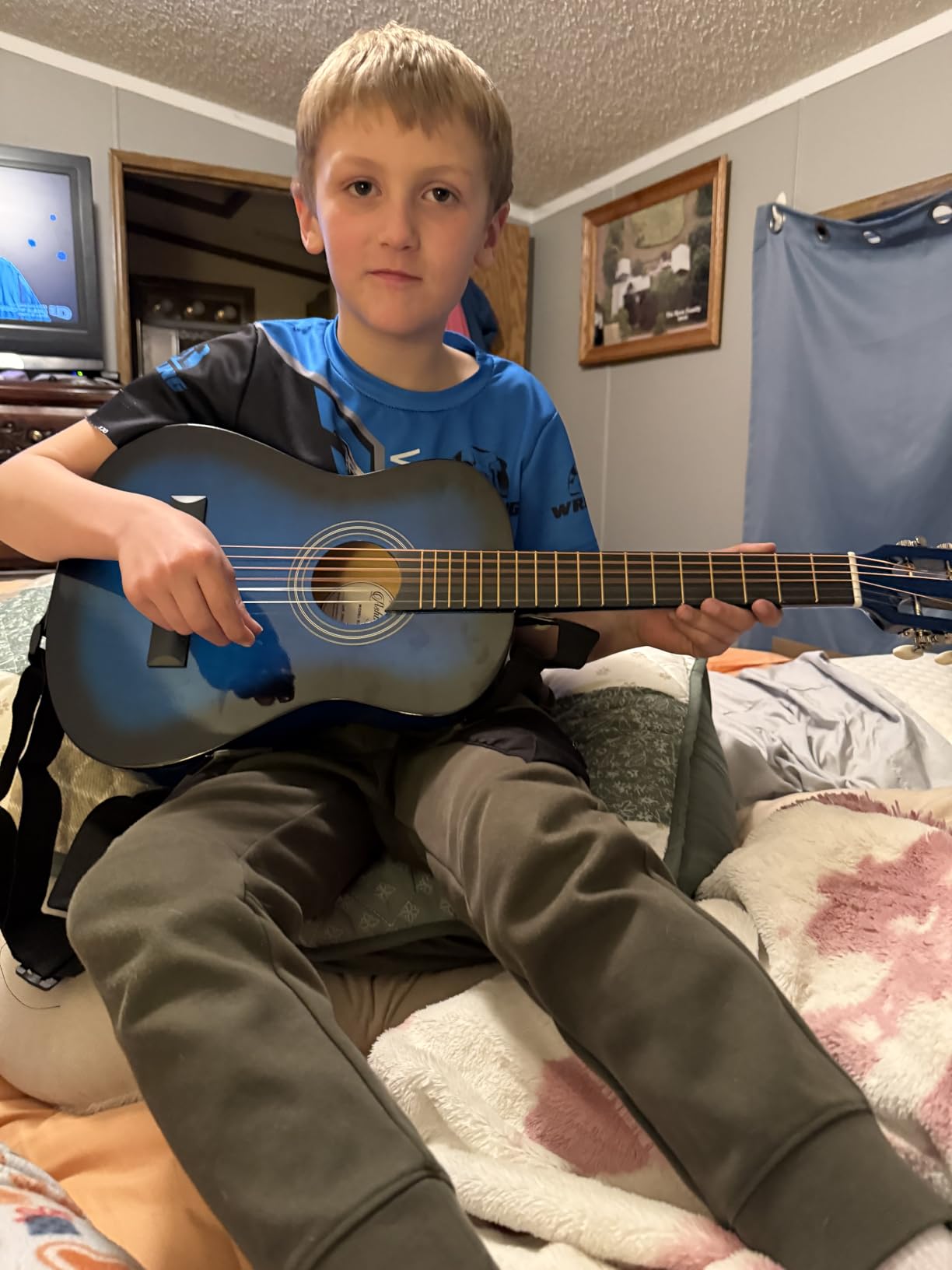 Ashthorpe 30-inch Kids Acoustic Guitar (Blue), Beginner Starter Kit with Gig Bag, Extra Strings, Strap, Picks, and Lessons customer photo 2