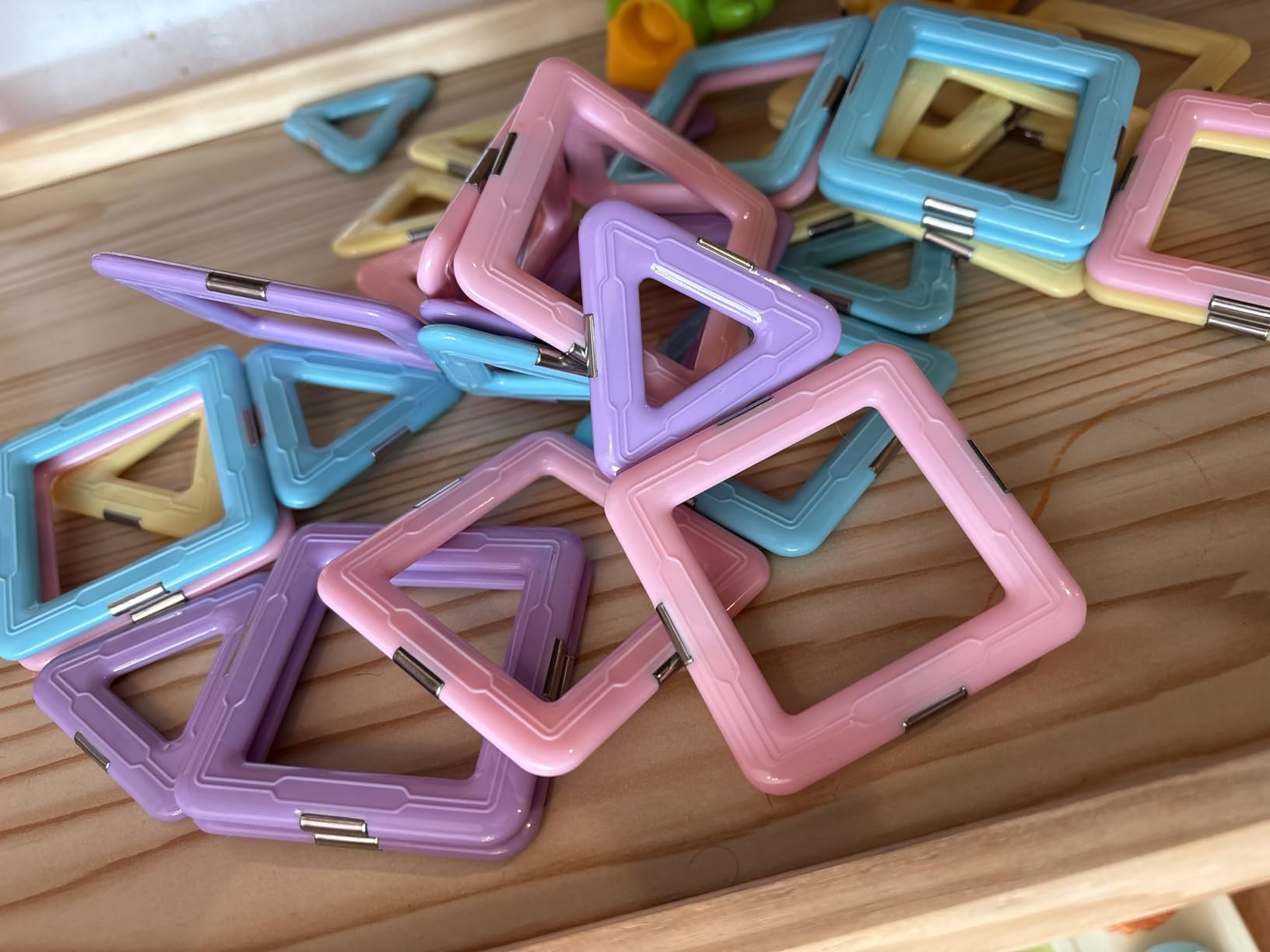 Tolnetr Magnetic Tiles Toys for 3 4 5 6 7 8+ Year Old Boys Girls Upgrade Macaron Castle Blocks Building Set for Toddlers STEM Creativity/Educational Toys for Kids Age 3-6 Christmas Birthday Gifts customer photo 2
