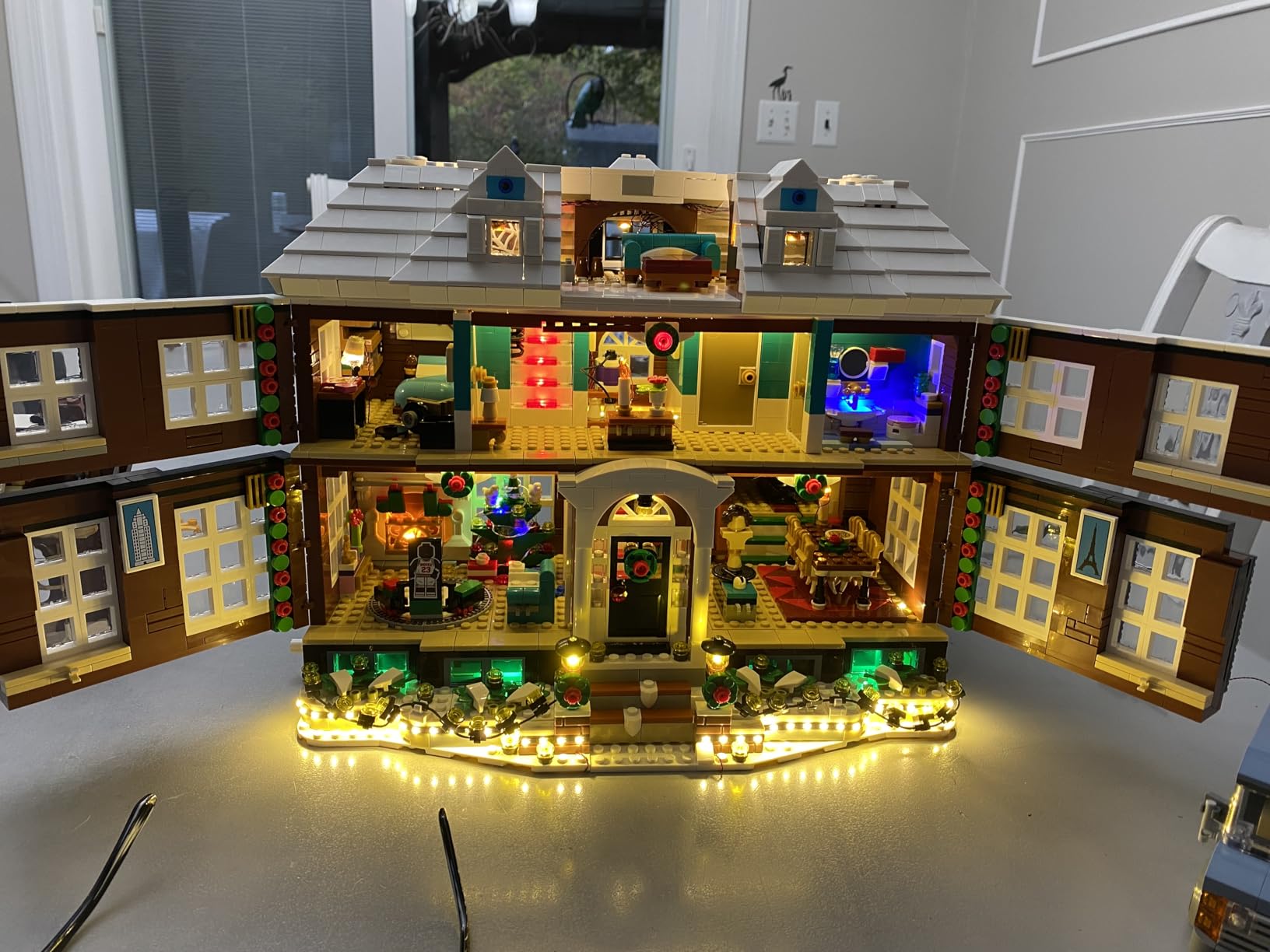 Ideas Home Alone McCallisters' House Building Set for Adults - Collectible Movie Model Kit for Office or Bookshelf Decor - Gift for Holidays or Birthdays - W/ 5 Minifigures - 21330 customer photo 2