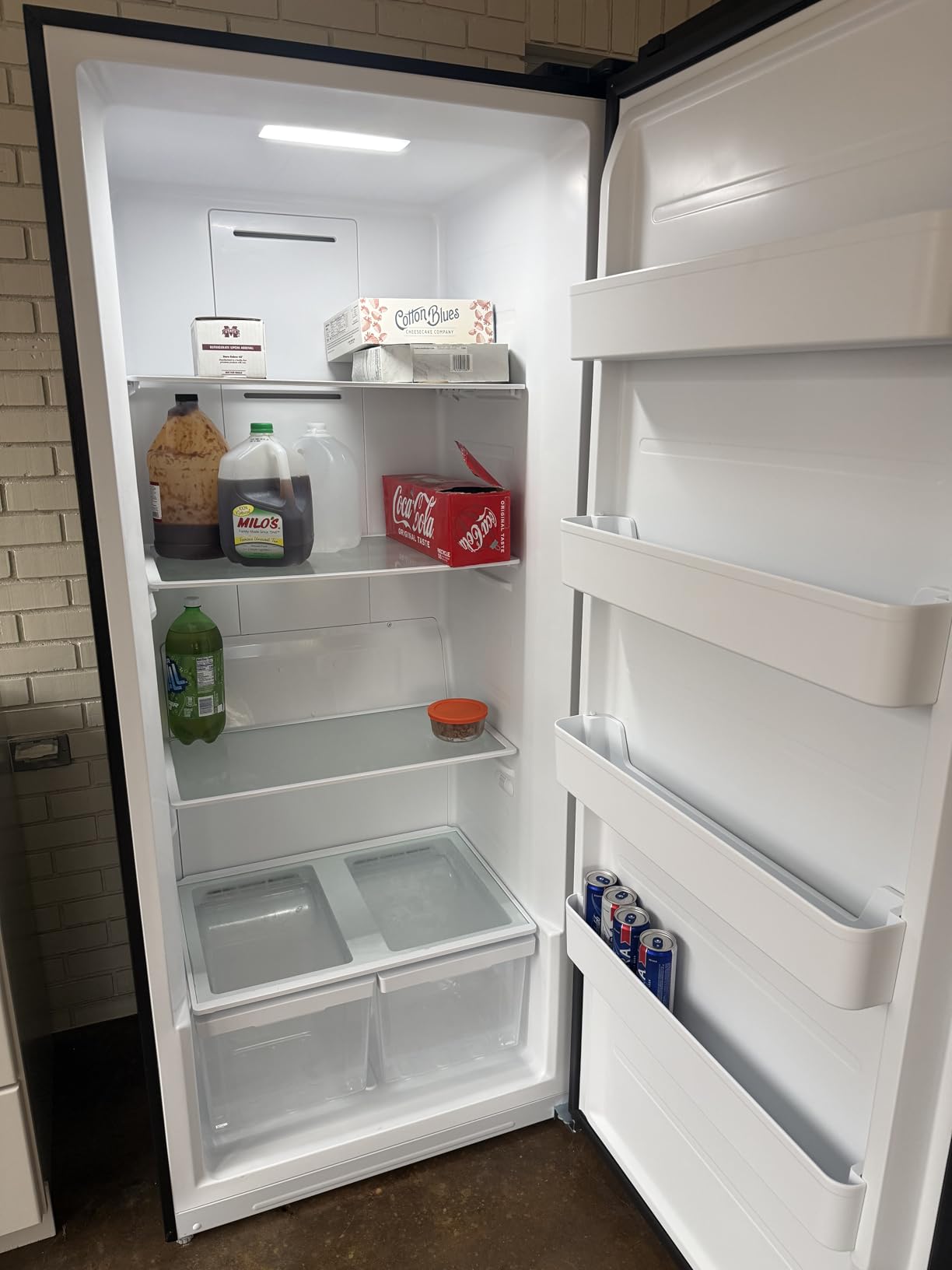 KoolMore Upright Freezer/Refrigerator Convertible, 2-in-1 Appliance, Home, Dorm, and Garage Ready Fridge/Freezer Storage for Fresh or Frozen Food and Drinks, Wire Shelves and Drawer [White] (RUF-17C) customer photo 1