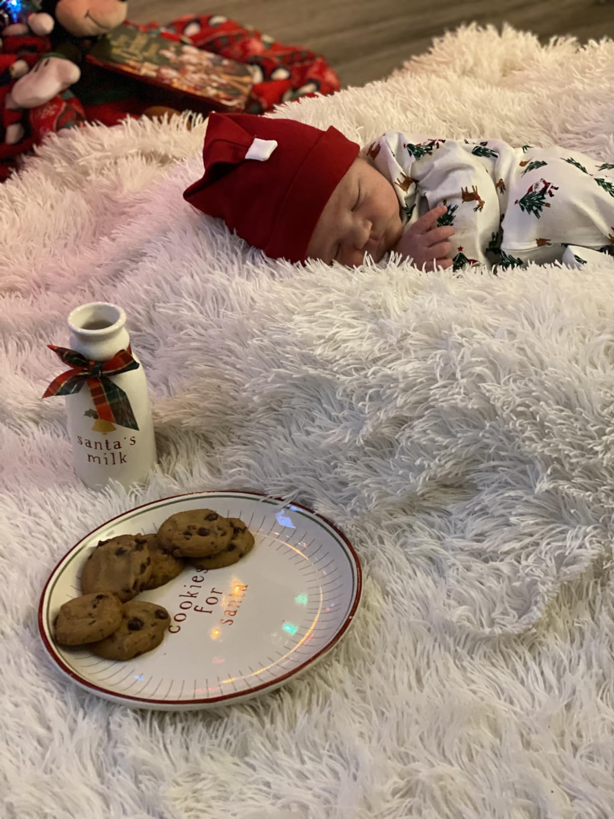 Pearhead Cookies for Santa Plate and Milk Jug Set, Ceramic Holiday Serving Dish with Milk Bottle, Christmas Eve Tradition for Kids, Santa Claus Treat Tray, Holiday Kitchen Table Decor customer photo 1