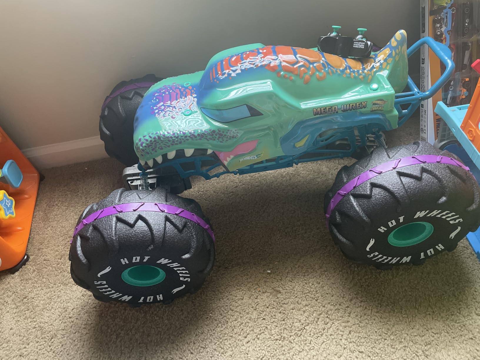 Hot Wheels RC Monster Trucks Mega-Wrex in 1:6th Scale, Extra Large Remote-Control Toy Truck, More Than 2ft Long customer photo 1