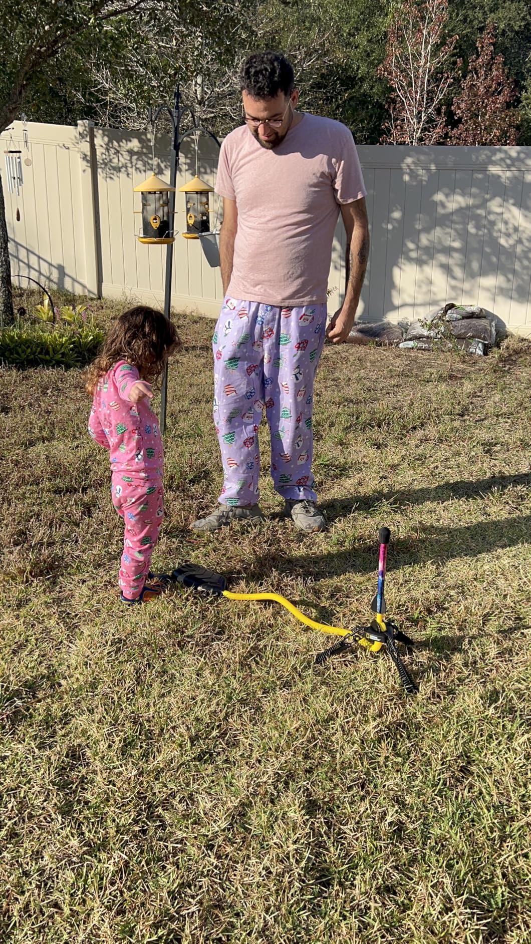 National Geographic Air Rocket Toy - Jump & Launch Dueling Air Rockets up to 100Ft., Includes Launcher, 4 Foam-Tipped Rockets, Outdoors Kids Toys, Kids Science Kit, Rocket Launcher (Amazon Exclusive) customer photo 1