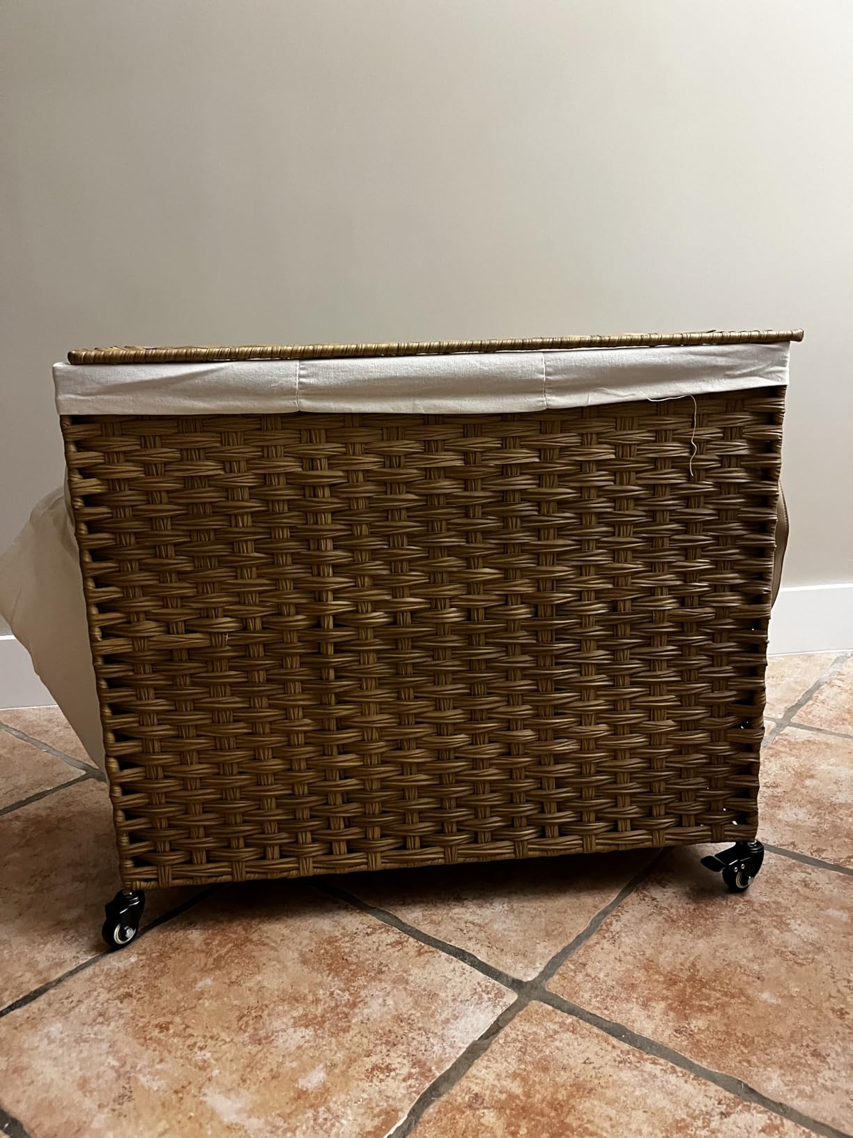 SONGMICS Laundry Hamper with Lid, 42.3 Gallons (160 L), Rolling Laundry Basket with Wheels, 3-Section Synthetic Rattan, Removable Liner, Bedroom, 29.9 x 13 x 26 Inches, Natural ULCB365N01 customer photo 2