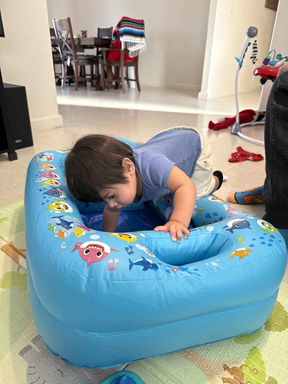 Nickelodeon Baby Shark Making a Splash Inflatable Tub - Baby Bathtub customer photo 1