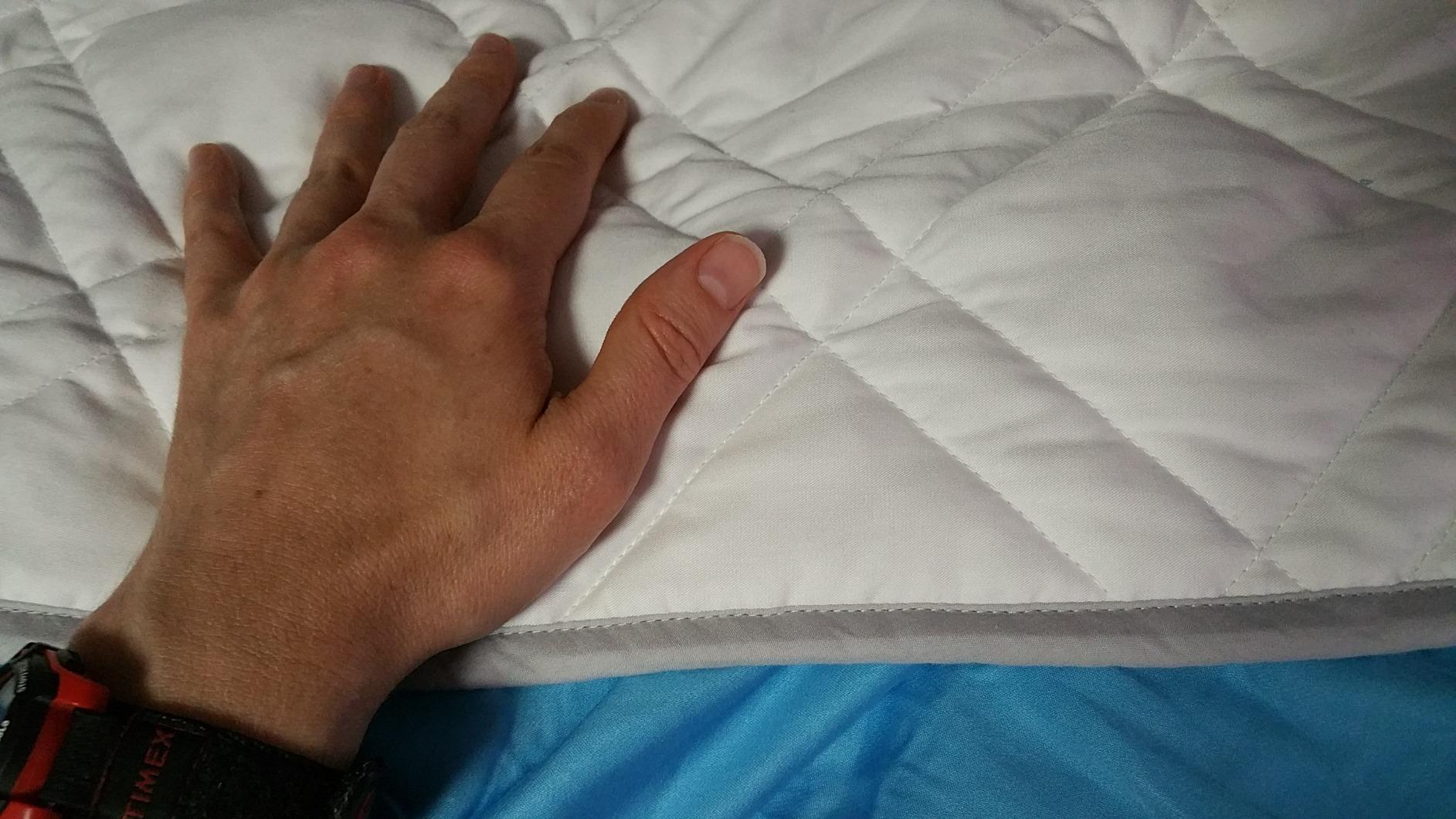 Aricove Weighted Blanket for Kids and Adults, 7 lbs, Small Weighted Blanket for Travel/Home, Soft Bamboo Viscose, 40x60 inches, Machine Washable, White customer photo 1