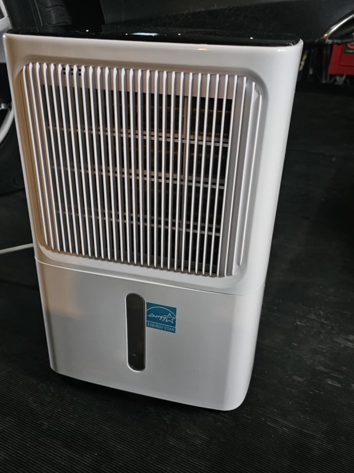 VEAGASO 2500 Sq.Ft Dehumidifier for Basement with Drain Hose, 34-Pint Dehumidifiers for Home, Large Room, Bathroom, Bedroom - 3 Modes, Intelligent Humidity Control, Dry Clothes, 24H Timer customer photo 1