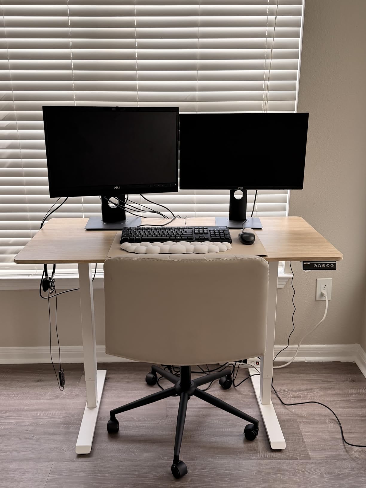 Marsail Armless Office Desk Chair with Wheels PU Leather Cross Legged Wide Chair Comfortable Adjustable Swivel Task Chairs for Home Office Make Up Small Space Bed Room Light Beige customer photo 1