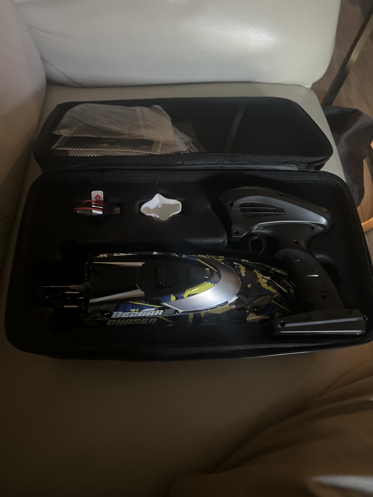 BEZGAR TX123 Remote Control Boats - Fast Speed RC Boat 32+ KPH with A Portable Suitcase for Lakes & Pools & Salt Water, Summer Toys for Adults and Ideal Gifts for Kids Boys Age 6 7 8-12 Years Old customer photo 2