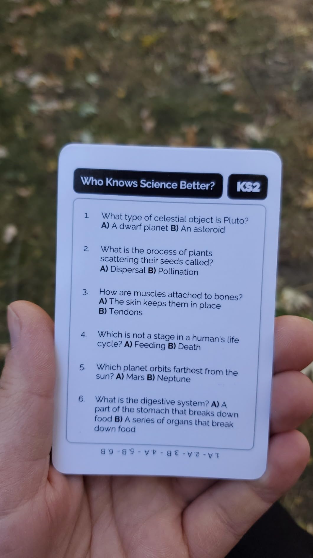 QUOKKA Board Games for Kids 8-12 - Family Games for Kids and Adults - Science Trivia Cards for Family Game Night - Who Knows Science Better - 500+ Questions - Fun Card Game for Families and Teens customer photo 2