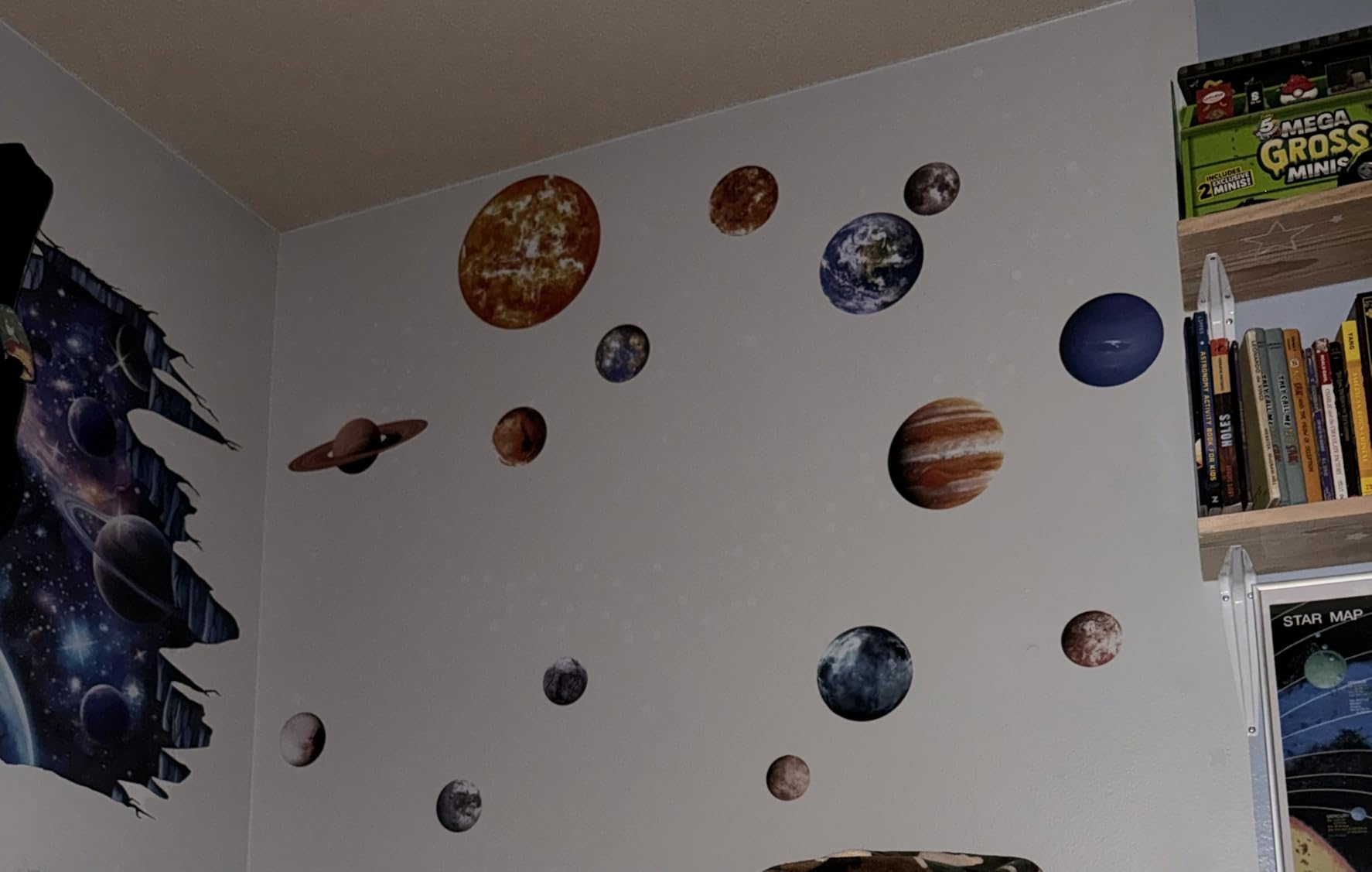 Solar System Wall Decals Glow in The Dark Stars 780 PCS, Glowing Planets Stickers for Ceiling, Nursery Wall Stickers for Bedroom, Kids Room Decorations (Blue) customer photo 1