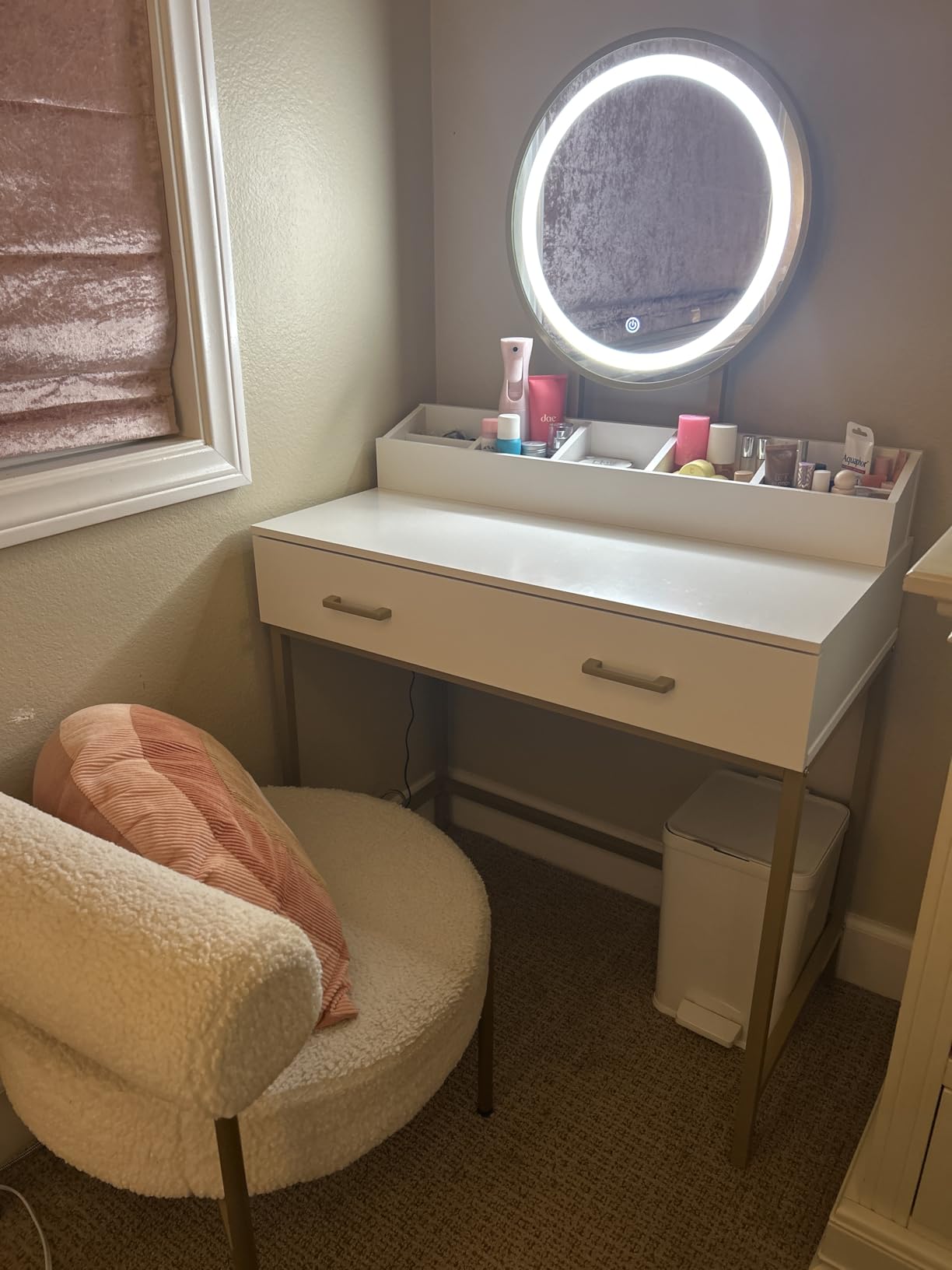UTEX Makeup Vanity Desk with Mirror and Lights, Makeup Vanity Set with Drawers, Small Dressing Up Table, 3 Lighting Modes Dresser Desk and Cushioned Stool Set for Bedroom White and Gold customer photo 1