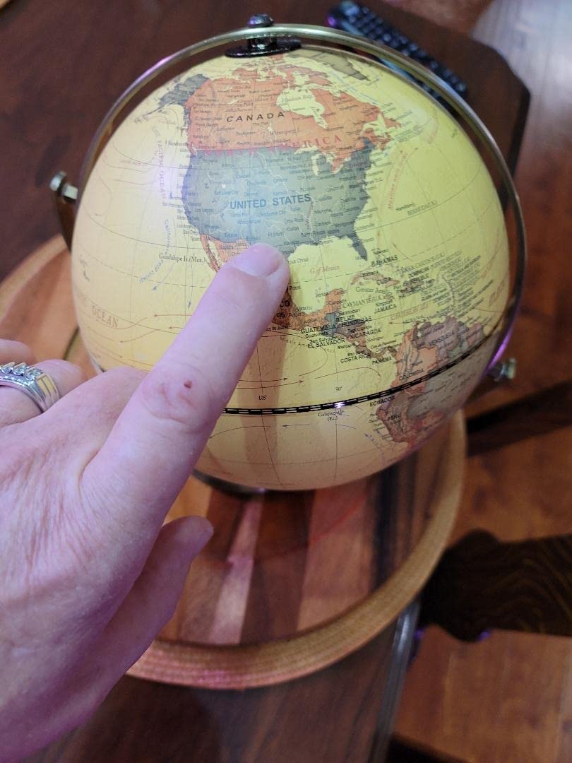 Illuminated Globe of the World with Wooden Stand, 8'' World Globe for Kids & Adults' Learning Built-in LED Night Light, Home Office Classroom Decor Geography Gifts (Elegant Turquoise) customer photo 1