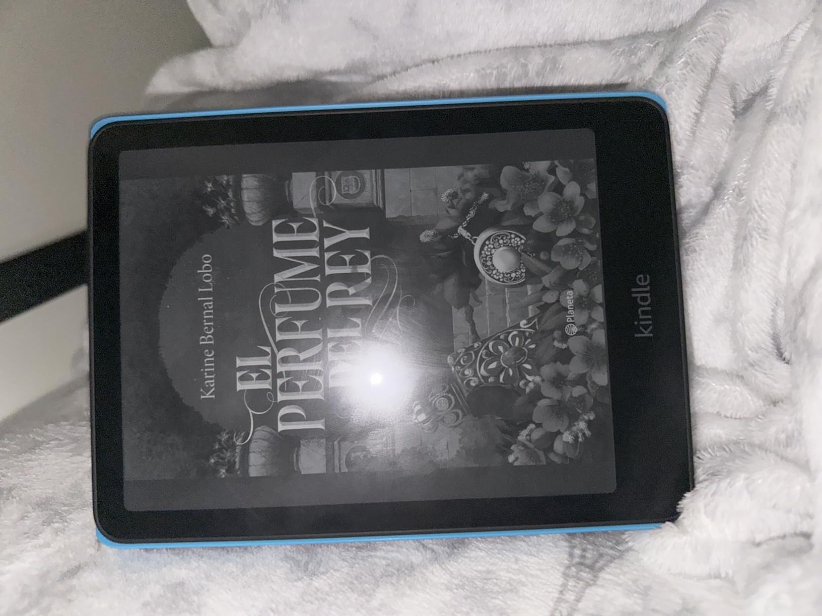 Amazon Kindle Paperwhite Kids 16GB (newest model) - larger 7