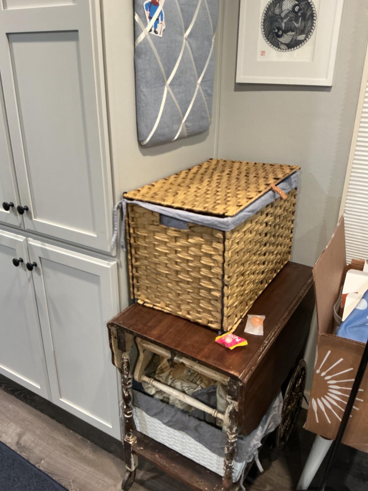 GREENSTELL Storage Basket with Lid, 42.3 Gallon (160L) Large Wicker Blanket Storage Basket with Handles, Foldable, 2 Removable Liner Bags, Metal Frame, for Bedroom, Laundry Room, Brown, 30