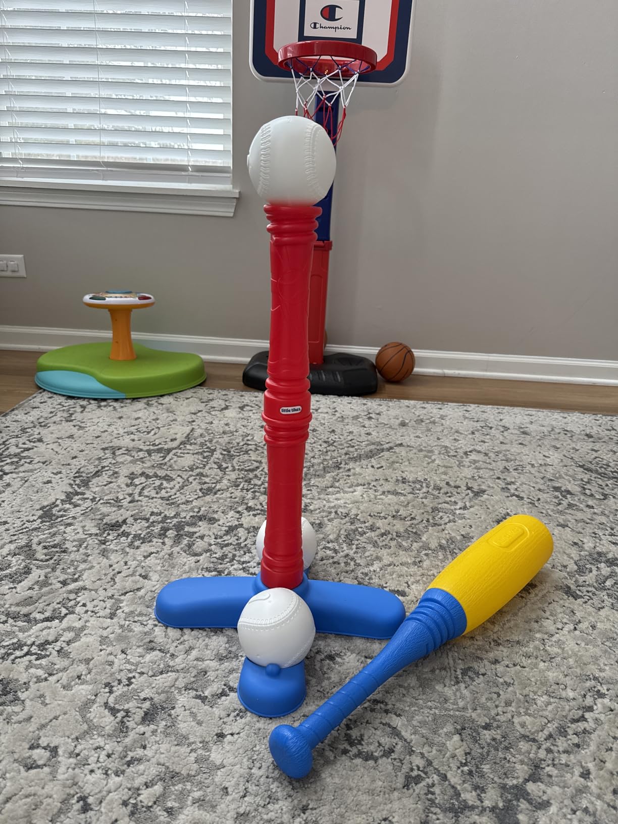 Little Tikes T-Ball Set, Red, 5 Balls, for Toddlers Ages 18+ Months - Amazon Exclusive customer photo 1