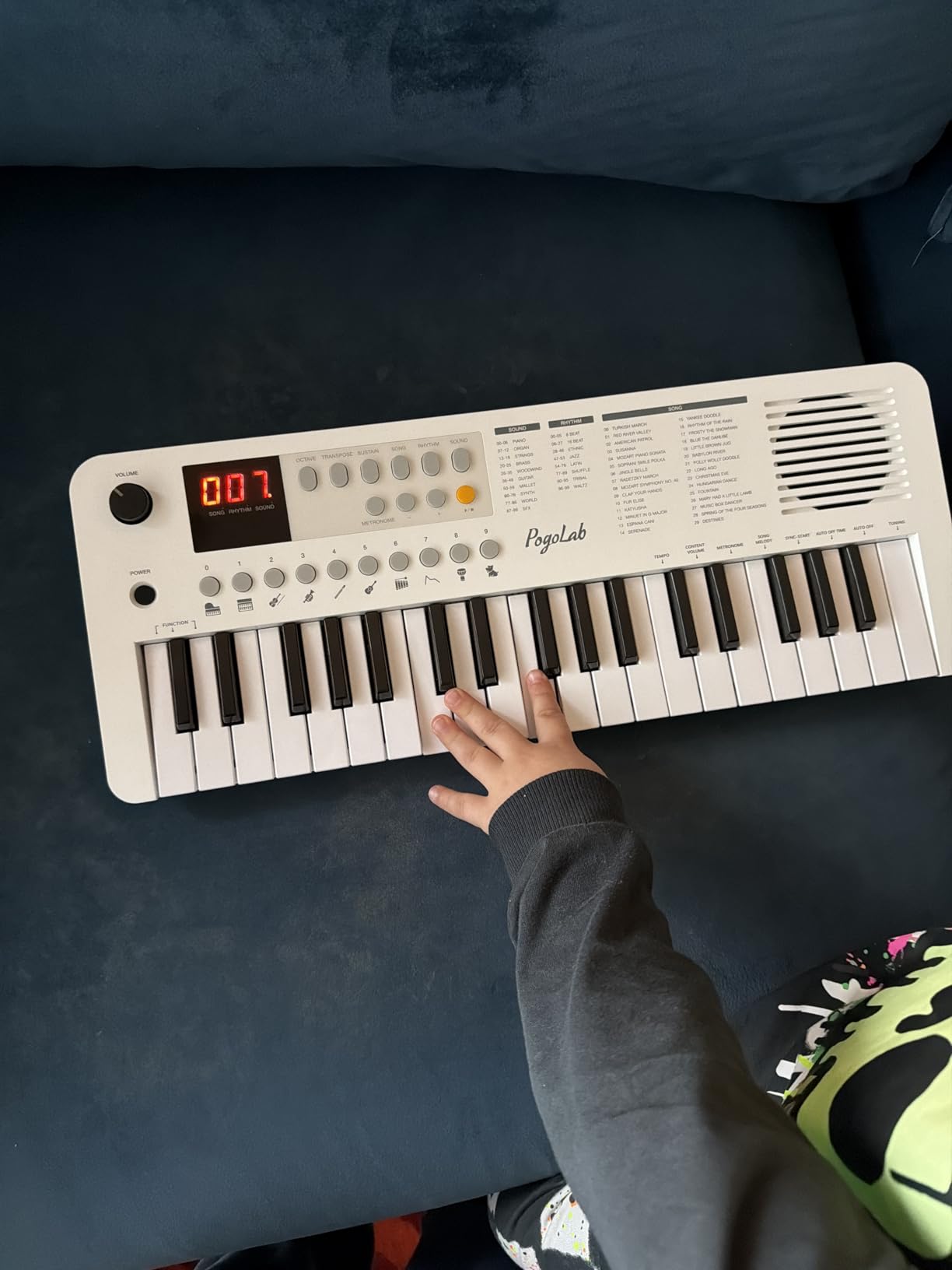 POGOLAB MK1 37 Keys Kids Keyboard Piano, Mini Portable Multi-Function Piano with Excellent Sound Quality, Built-In Speaker & LED Display, Small Electric Music Keyboard Gift for Beginners (White) customer photo 2
