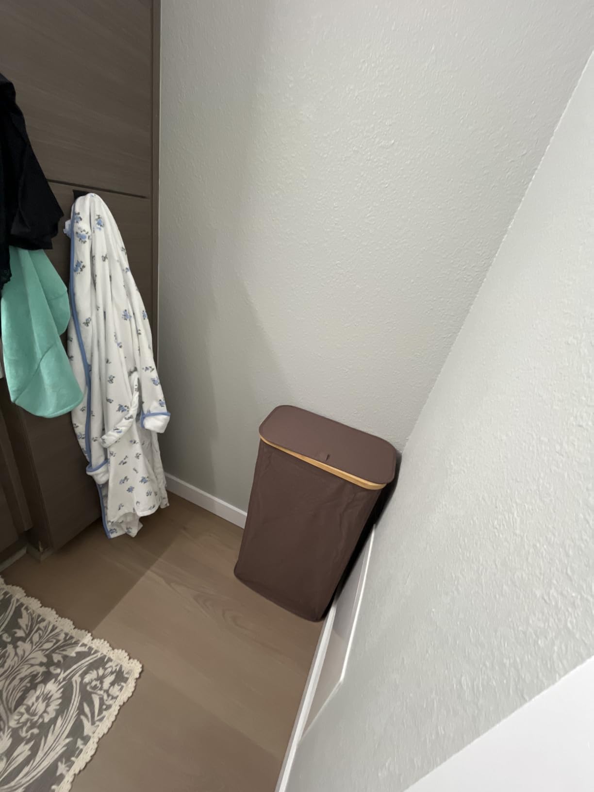 Lifewit 65L Slim Laundry Hamper with Lid, Narrow Laundry Basket with Removable Bag & Bamboo Handles, Foldable Thin Dirty Clothes Hamper for Laundry Collapsible Bin for Bathroom Bedroom Dorm, Beige customer photo 1