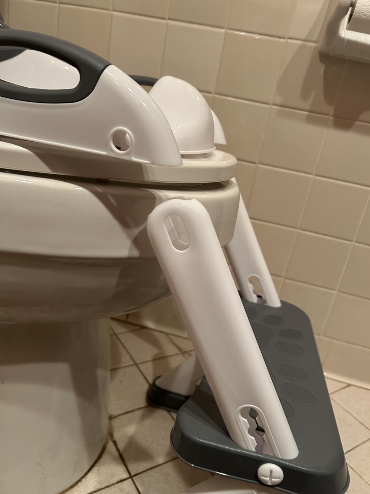 Potty Training Seat, SKYROKU Upgrade Toddler Toilet Seat for Kids Boys Girls, 2 in 1 Potty Training Toilet, Splash Guard Anti-Slip Pad Step Stool, New Sector-Shape Stabilized Base (8899+Grey) customer photo 1