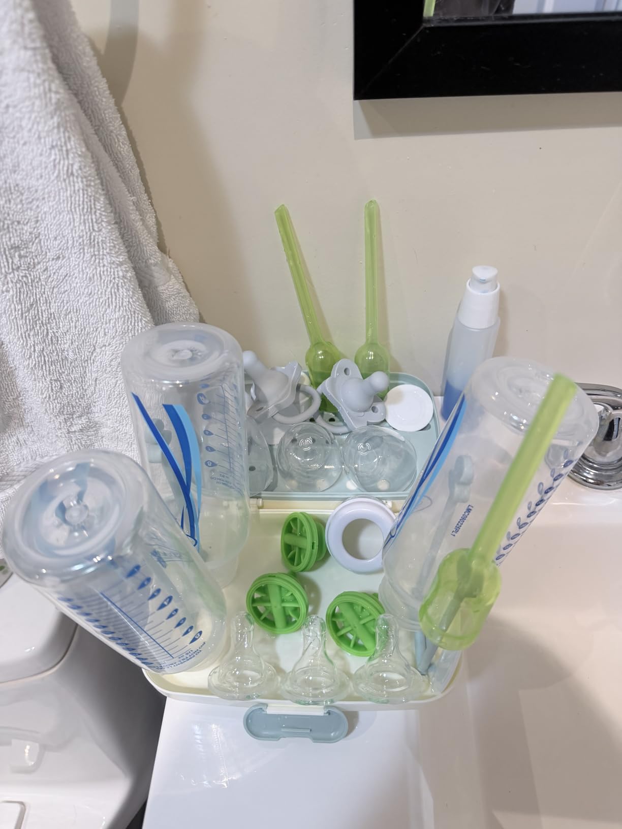 Momcozy Bottle Brush Set - Baby Bottle Cleaner Kit with Silicone Brush, Nipple Brush, Straw Brush, Soap Dispenser, Drying Rack - 7 in 1 Bottle Cleaning Tool for Home and Travel, Green customer photo 1