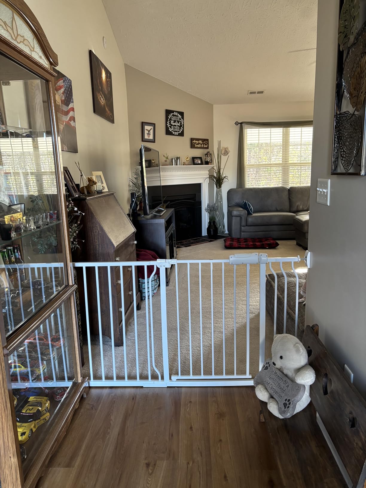 HOOEN Extra Wide Baby Gate for Doorways Stairs 86-105 Inch Wide Pressure Mounted Dog Gates for the House Walk Through Gates Indoor Safety Child Gates for Kids or Pets (86.3