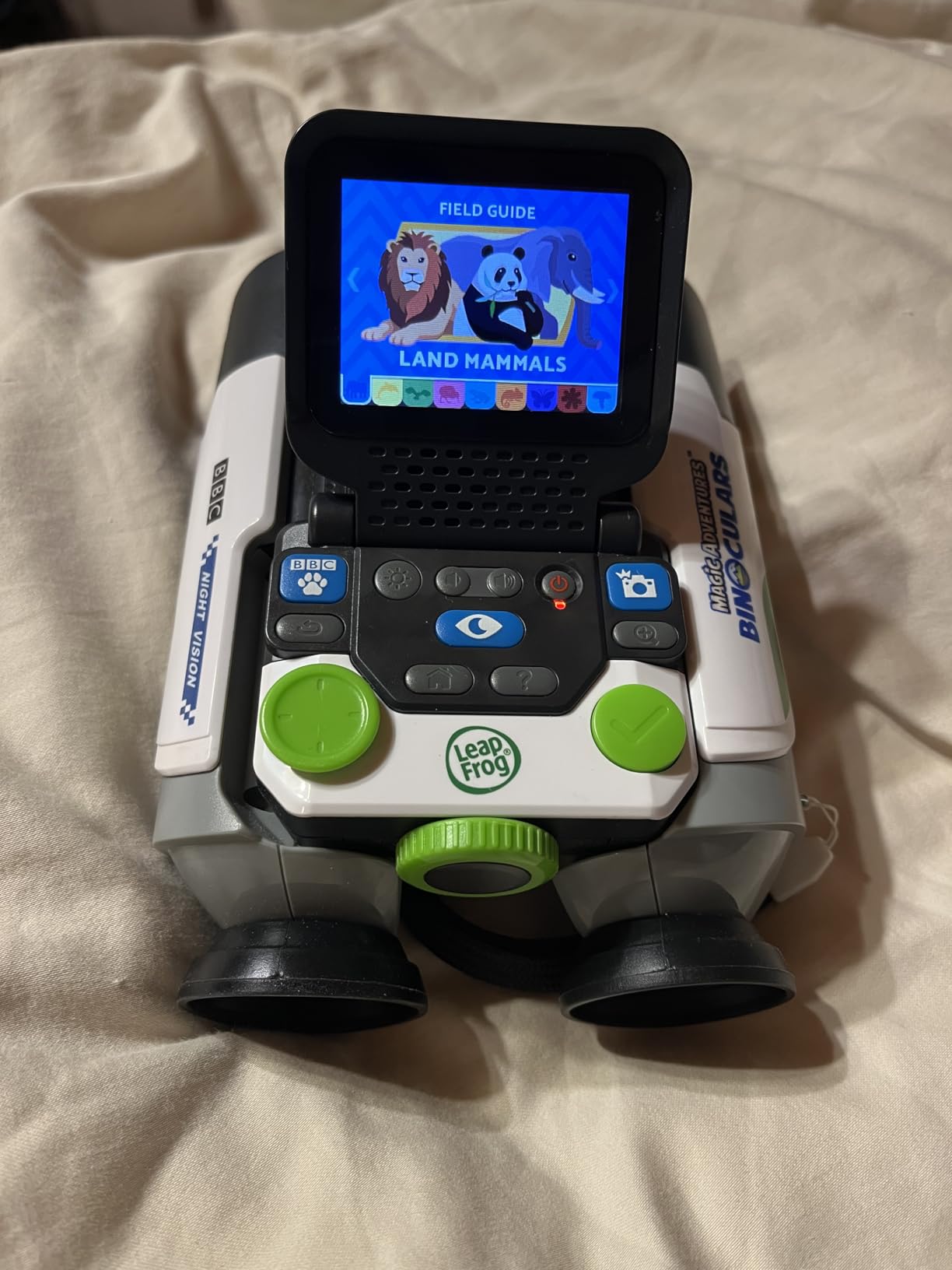 LeapFrog Magic Adventures Binoculars with Screen Capture, Night Vision for Kids Ages 4 and up, White customer photo 2