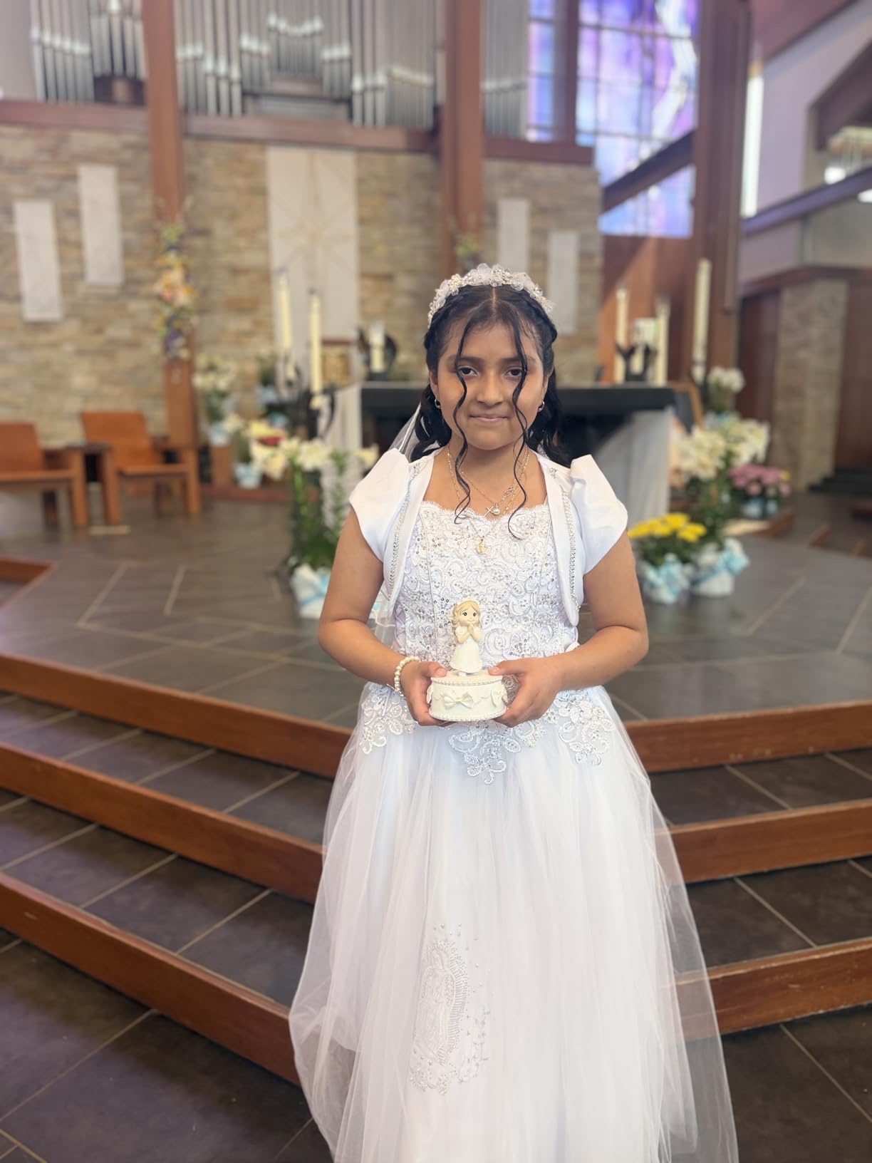 First Communion Gifts for Girls - 1st Holy Communion Girl Figurine with Keepsake Box & Pearl Bracelet, Religious Communion Keepsake Gift for Girls customer photo 1