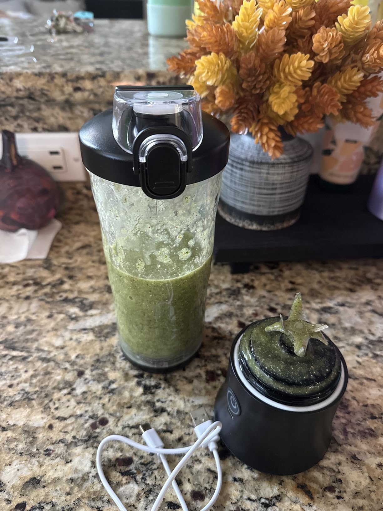Portable Blender Personal Juicer for Shakes and Smoothies - 20 OZ Electric Protein Shaker Bottle with Insulated Sleeve, Travel Lid, USB-C Rechargeable - Mini Small Blender Cup for Kitchen, Office, Gym customer photo 2