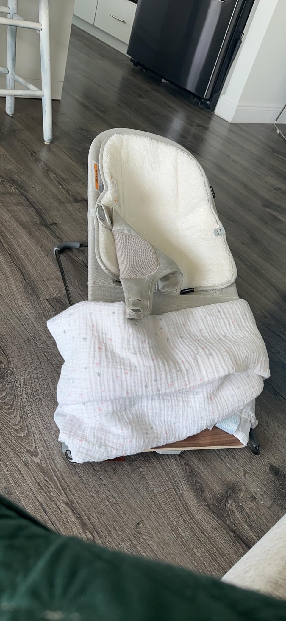 UPPAbaby Mira Bouncer/Portable 2-in-1 Bouncer + Seat Grows With Your Baby/GREENGuard Gold, JPMA + FSC certified/Cozy Seat Liner + Storage Bag Included/Charlie (Sand Melange/Black Chrome/Walnut Wood) customer photo 2