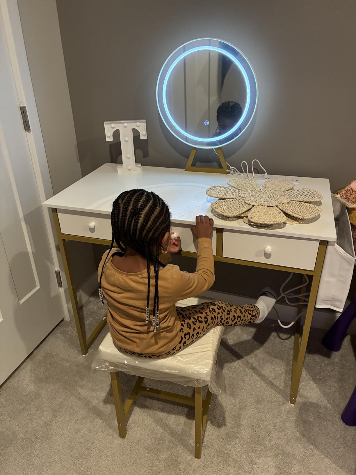 Lufeiya White Makeup Vanity Desk with Mirror and Lights, 40 inch Make Up Vanity Desks with Drawers & Power Outlet, Dressing Table and Chair Set for Girls Bedroom, White customer photo 1