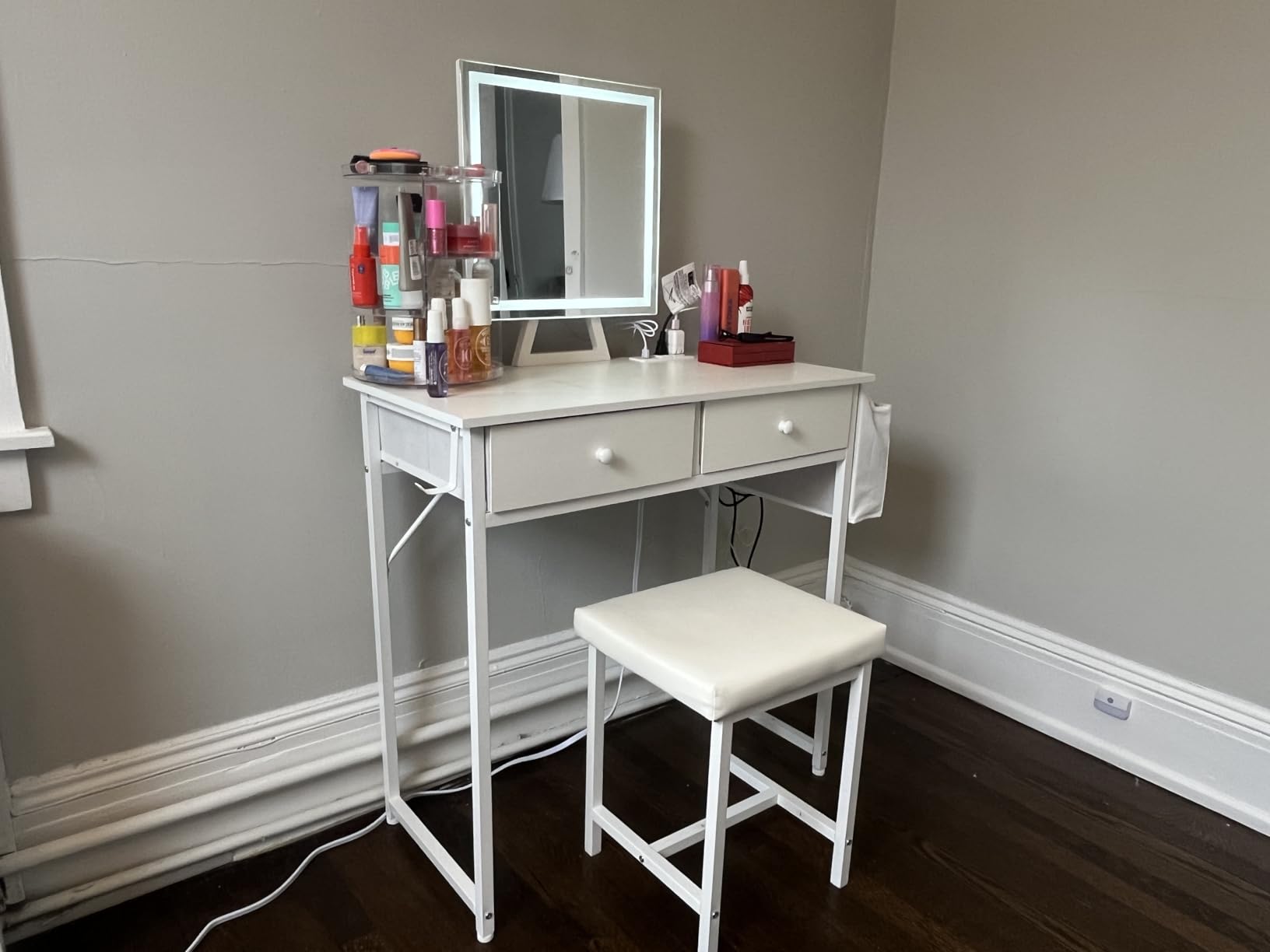 Lufeiya Small Makeup Vanity Desk with Mirror and Light, 32 inch White Vanity Desks Sets with Fabric Drawers for Girls Teen, Dressing Table and Chair Set with Power Outlet for Bedroom, White Gold customer photo 1